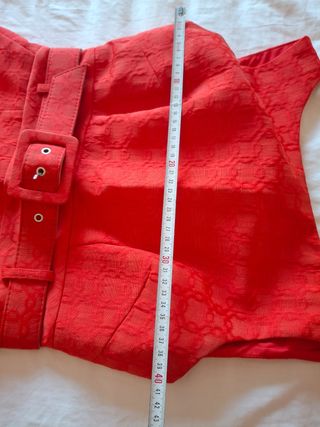 Vestido rojo elegante sin mangas
