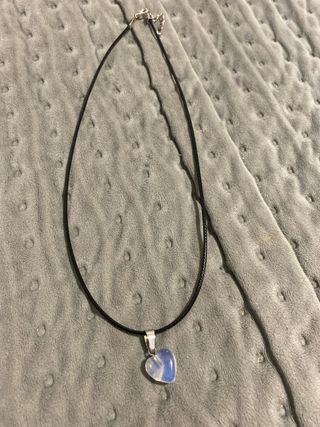 Collar con dije de corazón azul