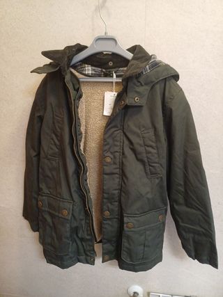 Abrigo niño verde oliva, talla 8 . Tipo Barbour . 
