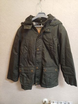 Abrigo niño verde oliva, talla 8 . Tipo Barbour . 