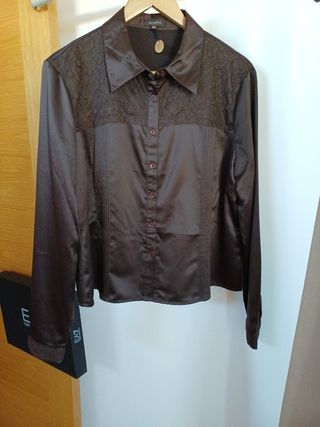 Conjunto blusa y pantalón marrón beige