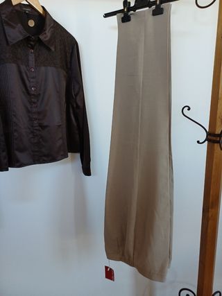 Conjunto blusa y pantalón marrón beige