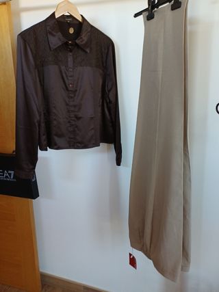 Conjunto blusa y pantalón marrón beige