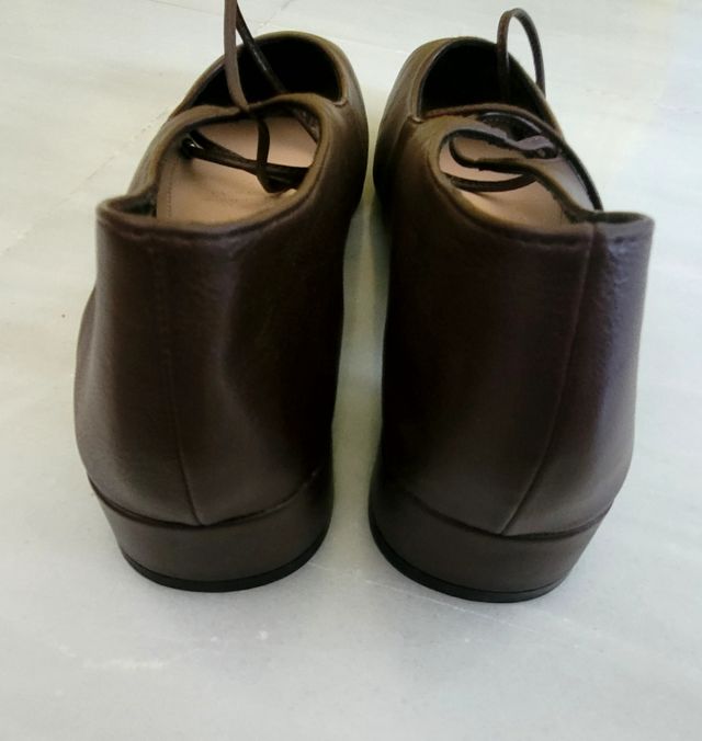 ZAPATOS PLANOS MARRONES HAPPY FEELING.