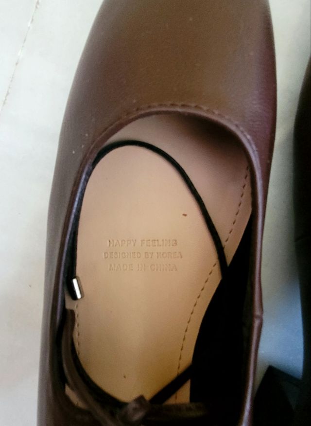 ZAPATOS PLANOS MARRONES HAPPY FEELING.