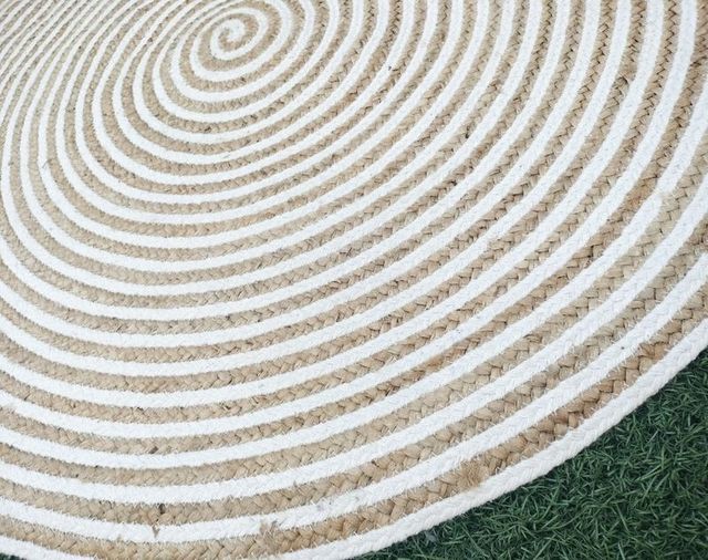 Tapete de Juta Natural com Linhas Brancas