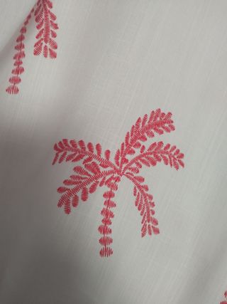Blusa blanca sisas roja