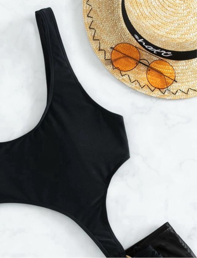 Trikini negro con falda de playa