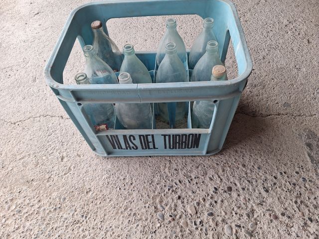 Caja con botellas Vilas del Turbon
