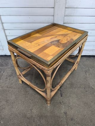 Mesa rattan vintage con bandeja. 