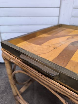 Mesa rattan vintage con bandeja. 