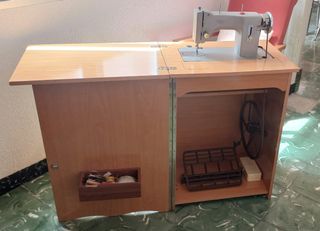 Máquina de coser WERTHEIM.