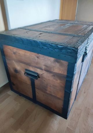 Baúl /Arcon de madera, antiguo


