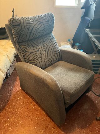 Sillón reclinable gris claro