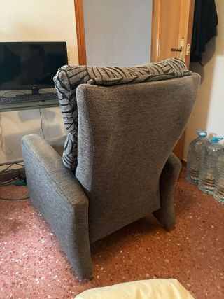 Sillón reclinable gris claro