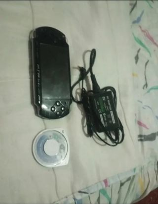 PSP Slim negra + juego