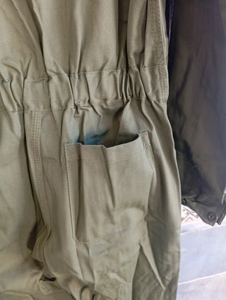 Mono militar verde oliva