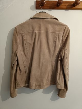 Cazadora polipiel Fórmula Joven beige