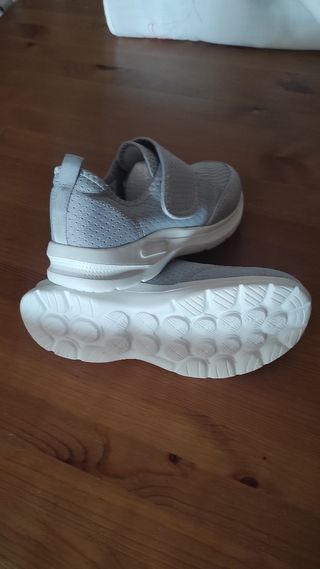 Zapatillas deportivas grises
