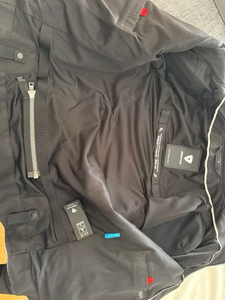 Chaqueta moto verano de la marca Rev'it