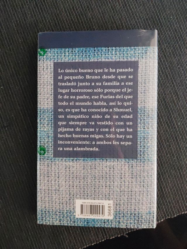 El niño con el pijama de rayas