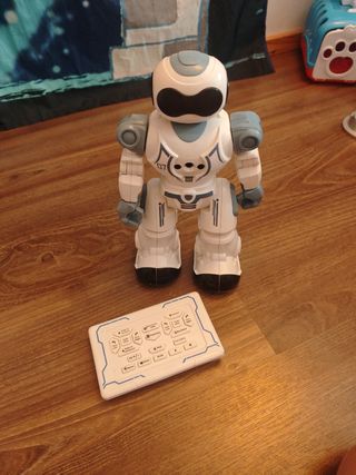 Robot juguete con mando