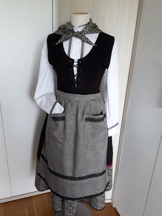 Traje BASERRITARRA-NESKA 140 euroz"