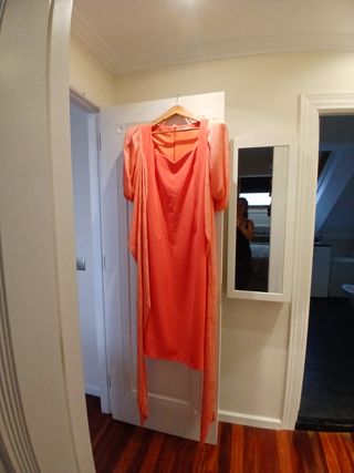 Vestido fiesta coral usado una vez. impecable