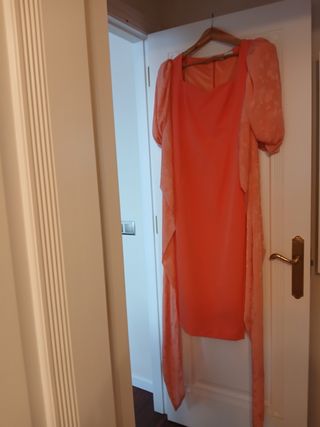 Vestido fiesta coral usado una vez. impecable