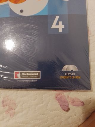 MEGA ZOOM 4 TEACHER'S BOOK+CLASS CD+STD CD