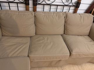 Sofá chaise longue Ikea Ektorp beige rinconera