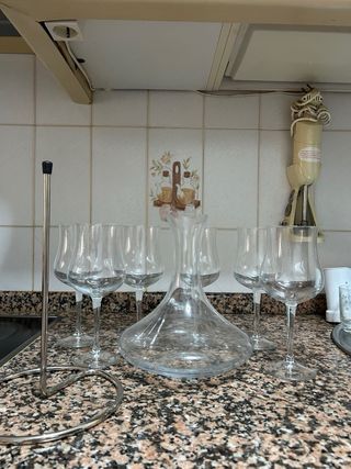 Decantador y 6 copas vino