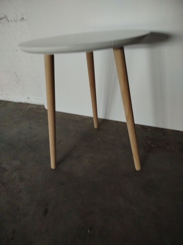 Mesa auxiliar blanca - madera