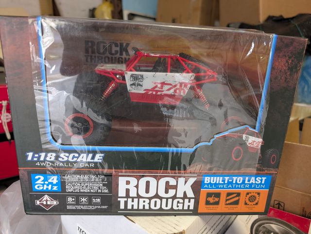 Rock Through 4WD Rally Car 1:18