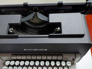 due Olivetti Linea 98 -Macchine da scrivere Olymp