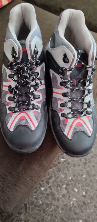 Botas trekking grises y azules - Talla 42 10 euros