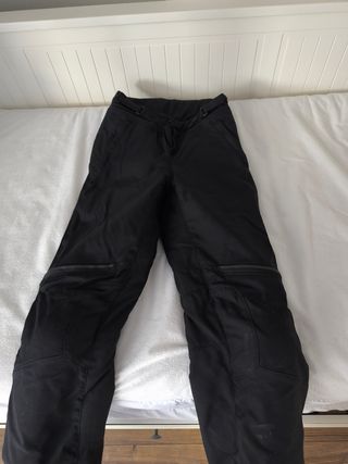 Ropa de moto para chica de la talla S 