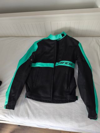 Ropa de moto para chica de la talla S 