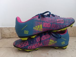 Botas fútbol Adidas Messi.
