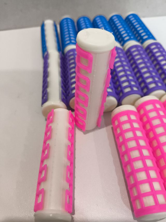 18 bigodini con un diametro di 1,5 cm 