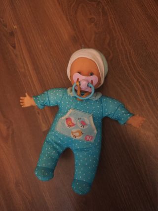 Muñeco bebé con chupete