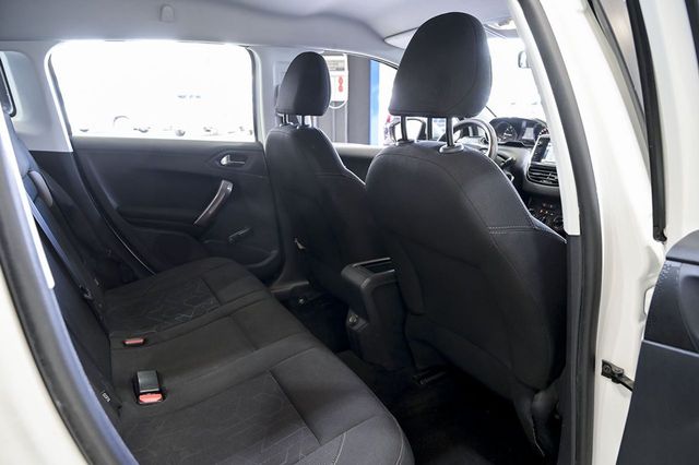 Peugeot 2008   Active 1.2L PureTech 110 SS 