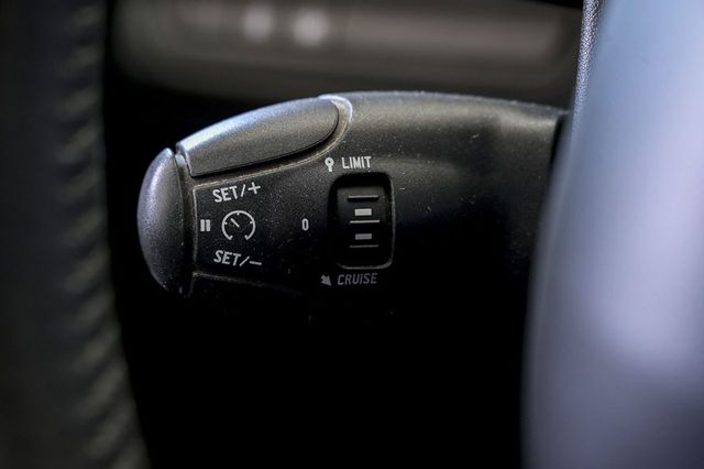 Peugeot 2008   Active 1.2L PureTech 110 SS 