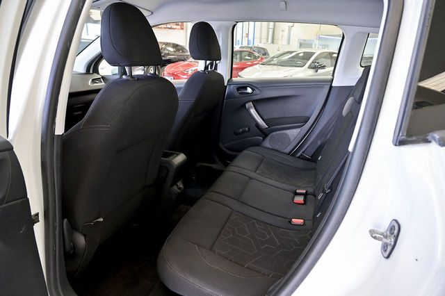 Peugeot 2008   Active 1.2L PureTech 110 SS 