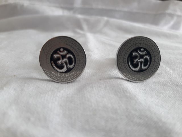 Gemelos Om Ohm plata y negro