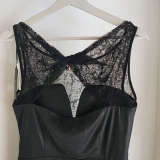 Top GUESS peplum negro encaje brillo