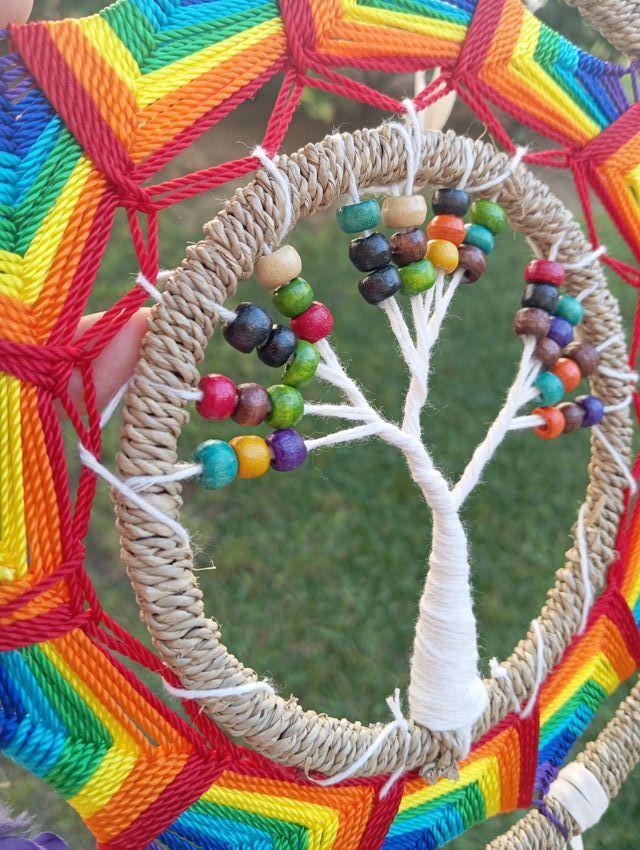 Atrapasueños artesanal arcoiris