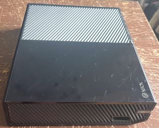Xbox One + 2 mandos