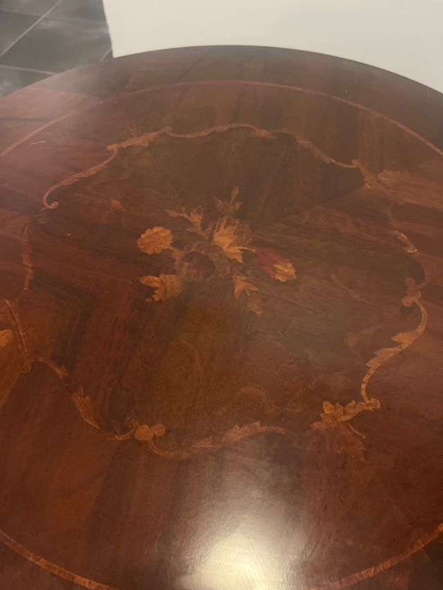 Mesita madera clásica