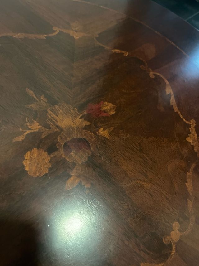 Mesita madera clásica